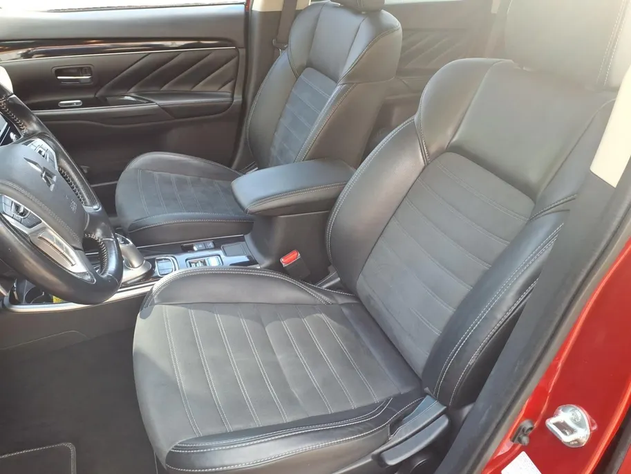 Mitsubishi Outlander 2.4 PHEV Pure Apple Carplay/Android Auto , electronic climate controle , cruise control , kunstlederen bekleding , lichtmetalen velgen 16' , voorstoelen verwarmd