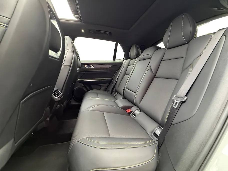 Lynk & Co 01 1.5 More |Schuif-kanteldak| Navigatie| 360 graden camera |Stoel/stuurverwarming| Lederen bekleding|