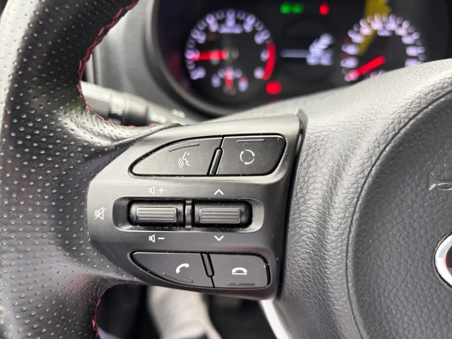 Kia Picanto 1.0 MPi GT-Line Edition Apple Carplay/Android Auto , navi , cruise , lm velgen , tel , camera , usb , sport stoelen , super mooie uitvoering . auto is voorzien van een nieuwe koppeling