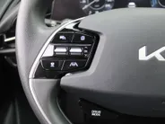 Kia Niro EV Light Edition 64.8 kWh | Airco | Cruise | Navi | Camera | PDC | 17' LM | All season banden | 17% bijtelling |