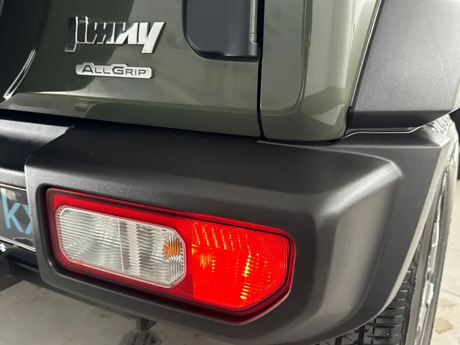 Suzuki Jimny 1.5 Select Allgrip Automaat | 4-Persoons | Trekhaak | L.M. Velgen