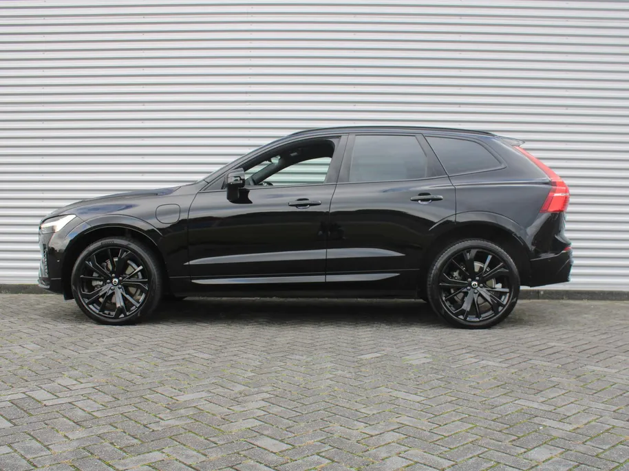 Volvo XC60 2.0 T8 Plug-in hybrid AWD Ultimate Black Edition | Trekhaak elektr. | Luchtvering | Schuifdak | Leer | Geheugenstoelen | B&W audio | Stoelventilatie | Winterset | Zeer nette auto |