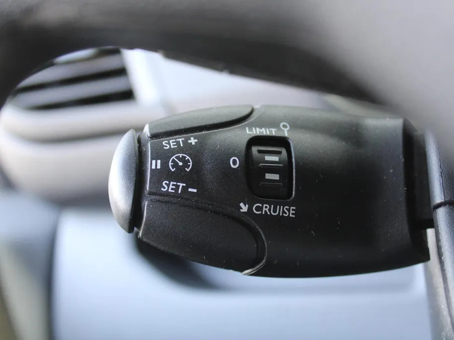 Peugeot Expert 1.5 BlueHDI 100 Standard Premium | Camera | Betonplex | Cruise | Navi | Carplay | Dodehoek detectie | Parkeersensor v+a | Airco |