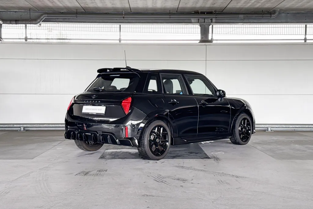 MINI Cooper 5-deurs Cooper C John Cooper Works M
