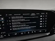 Audi Q6 e-tron S edition 306pk performance 100 kWh · Panoramadak · Luchtvering · Trekhaak · 360 Camera · Warmtepomp · Head-Up · Elek. Voorstoelen · 21'' Inch · 24-11-2030 of 100.000km