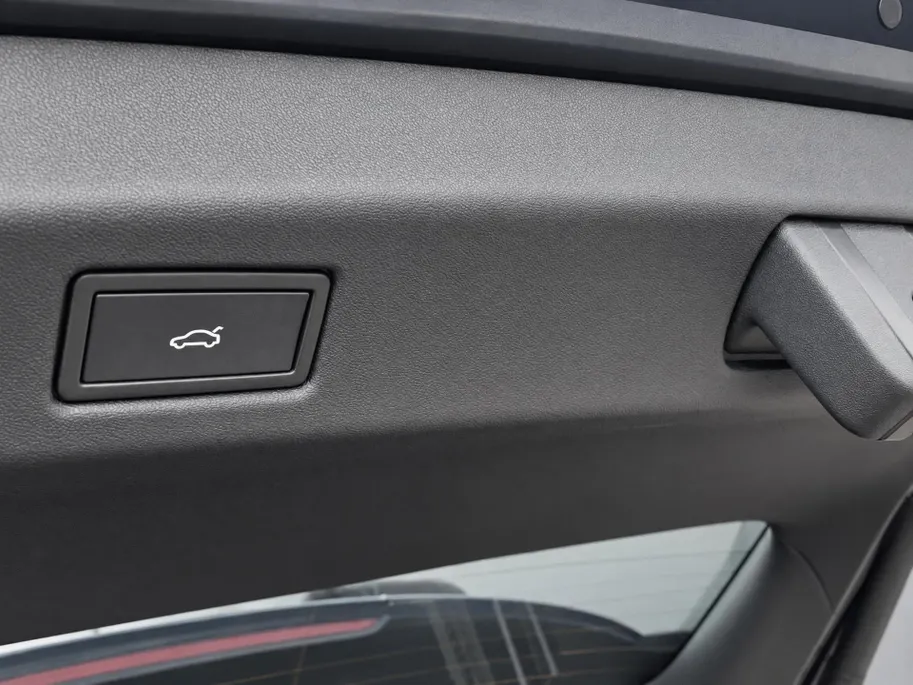 Volkswagen ID.7 Tourer Pro 77 kWh 210kW/286PK · Trekhaak · Navigatie · 360°Camera + parkeersensoren · Garantie t/m 17-10-2027