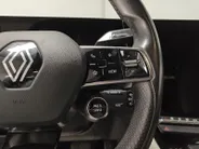 Renault Espace E-Tech full hybrid 200 iconic 7p. AUTOMAAT NAVI AIRCO 360CAMERA LEER EL. STOELEN STOEL+STUUR VERWARMING 4CONTROL ADVANCE DRIVESYSTEM ETC. DIKSTE UITVOERING DEALER ONDERHOUDEN