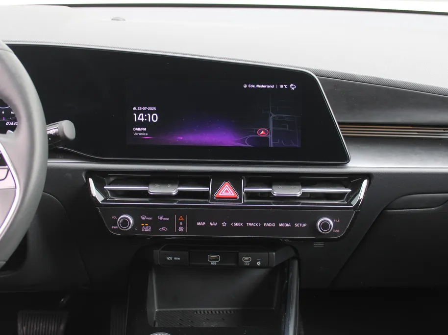 Kia Niro EV Edition Advanced 64.8 kWh | Stuur-/stoelverwarming | Elektr. stoelverstelling | Camera | Cruise adapt. | 17'LM | Clima | 17% bijtelling |