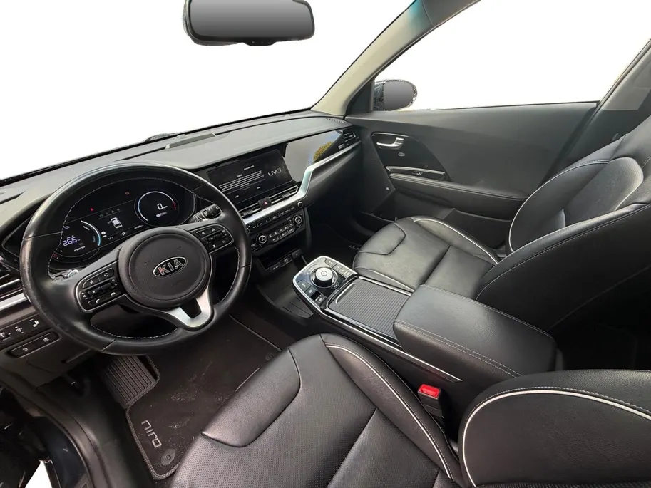 Kia e-Niro ExecutiveLine 64 kWh | LEDER | CAMERA | JBL | STOELVERWARMING/ VENTILATIE | PARKEERSENSOR |