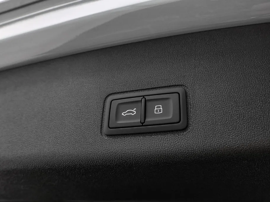 Audi Q3 1.5 200kW e-hybrid S edition 272 PK · Tech plus · Lederen bekleding · Trekhaak elek. wegklapbaar