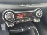 Kia Stonic 1.0 T-GDi MHEV DynamicPlusLine | Stoel en stuurverwarming | Climate control | Navigatie | Camera | Keyless met startknop | Apple Carplay / Android Auto |