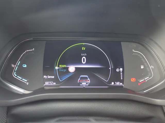 Renault Arkana 1.6 E-Tech Hybrid 145 PK Intens | Elektrisch bedienbare trekhaak | Camera achter | Bose geluid | Groot scherm | Reservewiel | Dode hoek sensoren | Adaptieve cruise controle |