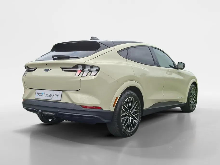 Ford Mustang Mach-E Extended Premium RWD 88 kWh | Afneembare trekhaak | Stoelverwarming | Leer bekleed | 18' Lichtmetaal | Adaptive Cruisecontrol | Dodehoekdetectie | Led verlichting | Climate Control | Nieuw te bestellen |