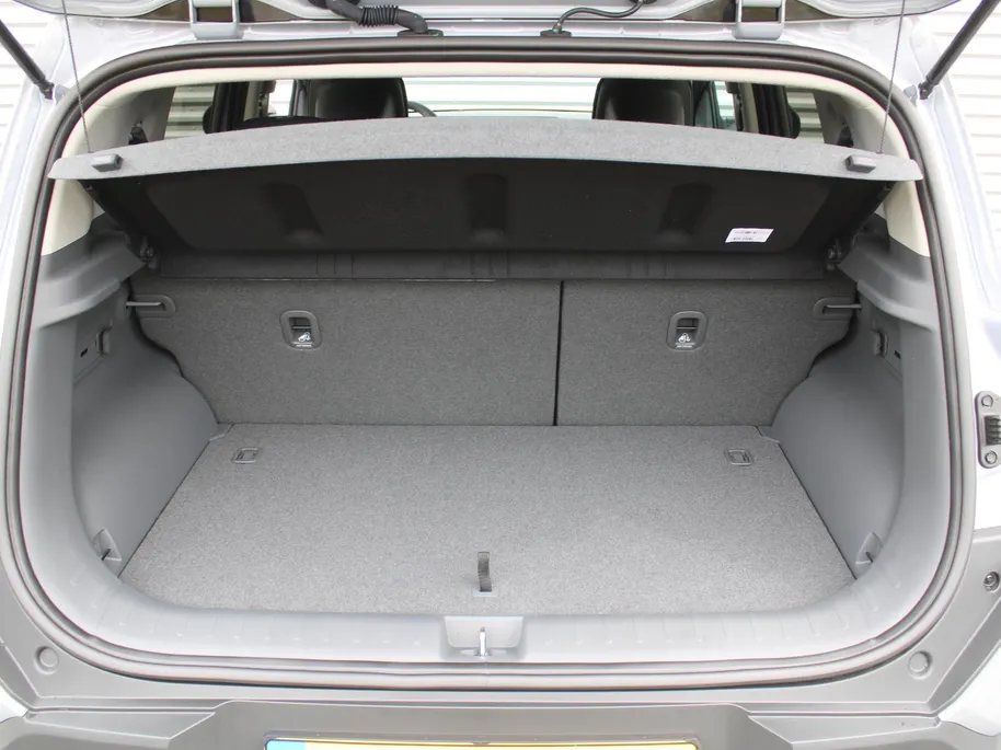 Kia EV2 Plus 42.2 kWh | Dodehoek detectie | Clima | 18'' LM Velgen | Stuur-/stoelverwarming | All seasons | Camera | Keyless | Telefoonlader | Navi |