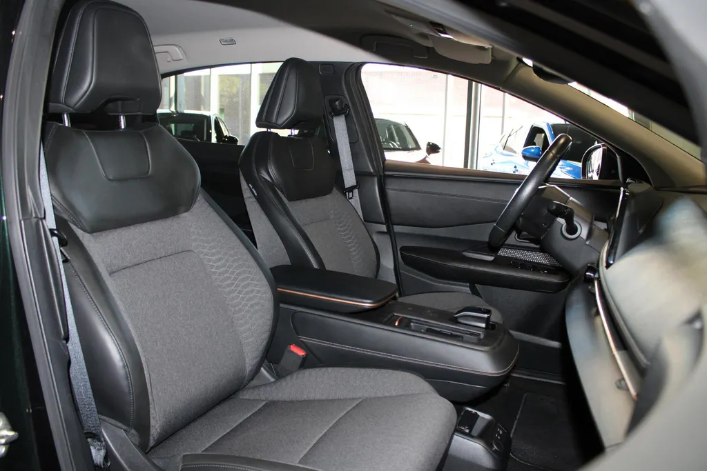 Nissan ARIYA Advance 91 kWh | Electrische stoel verstelling | Apple carplay & Android auto | Navigatie | Parkereersensoren v+a | 360grd camera | Kameleon kleur | 22kw lader | Bi-led verlichting |