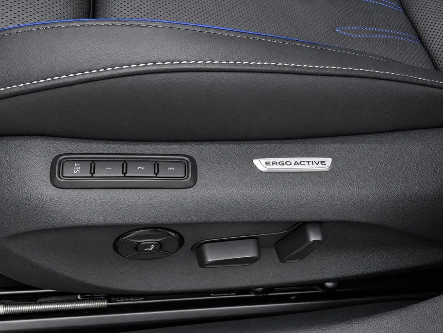 Volkswagen Passat Variant 1.5eTSI 272PK R-Line Black Style · Panoramadak · Leder · Trekhaak · 360°Camera · Hemelbekleding velours · Garantie t/m 08-12-2030 of 100000km