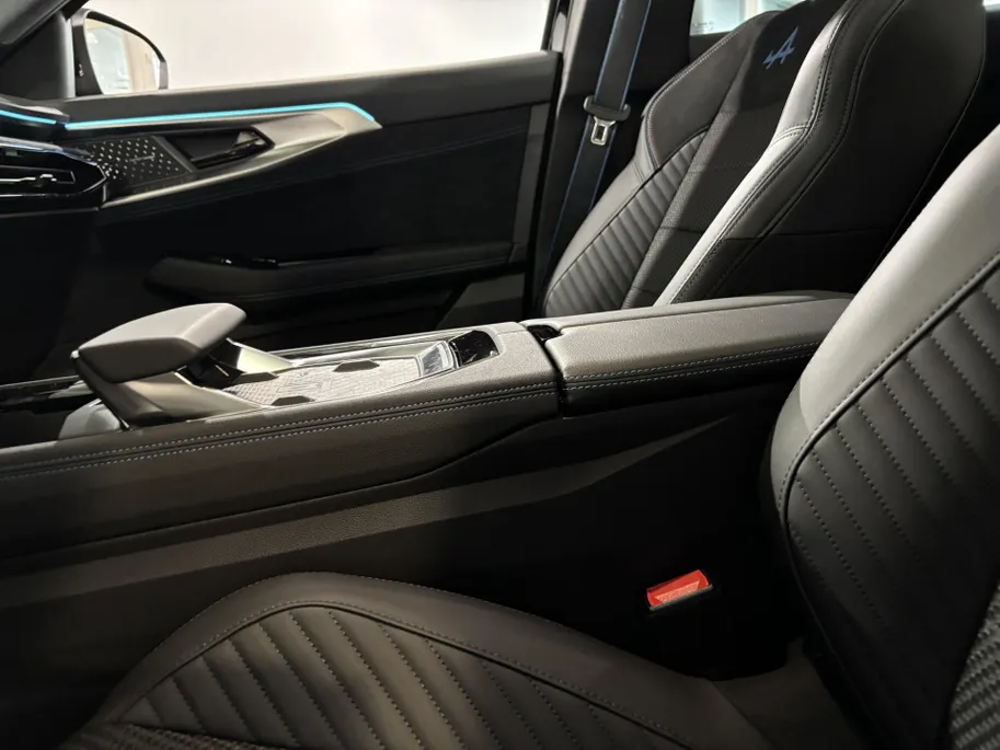 Renault Espace 200PK E-Tech Full Hybrid Esprit Alpine 7p. AT | DEMO | 7 Zitplaatsen | Solarbay Panorama Dak | Harman Kardon Audio | 360 Camera | Head Up Display | Climate Control | Apple CarPlay/Android Auto |