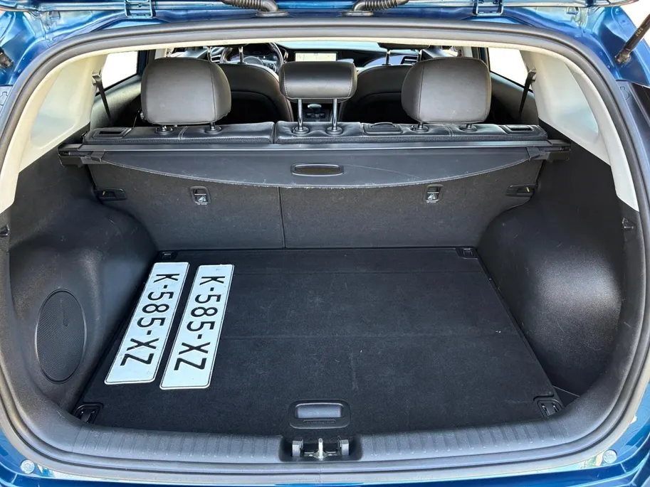 Kia Niro 1.6 GDi Hybrid ExecutiveLine | Stoel verwarming en ventilatie | Dodehoek detectie | Schuif/kantel dak | Trekhaak  | Keyless Entry | Apple CarPlay/ Android Auto | Lichtmetalen Velgen |
