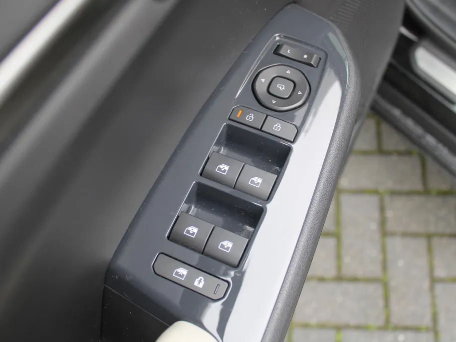 Kia EV5 GT-PlusLine 81.4 kWh | Schuifdak | Stuur-/stoelverwarming + ventilatie | Warmtepomp | 360 Camera | Geheugenstoel | Leer | HUD | LED | 19' LM |