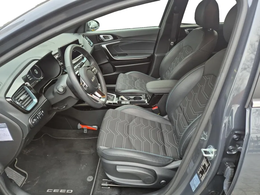 Kia Ceed 1.0 T-GDi MHEV Design Edition Automaat | Navi | Climate Control | Camera | LM Velgen | Stoelverwarming-/Stuurverwarming | Apple Carplay & Android Auto