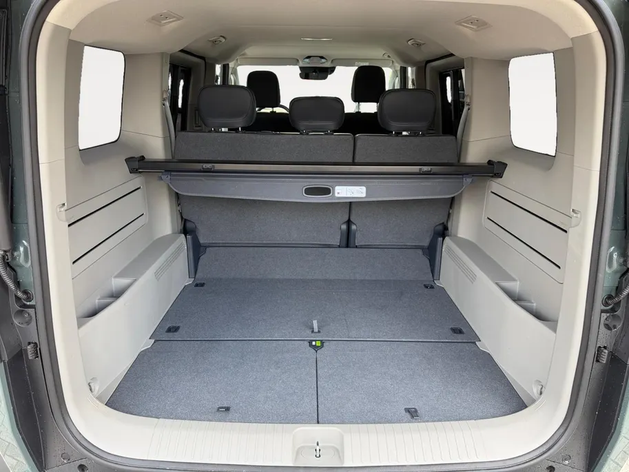 Kia PV5 Passenger Elite Executive 71.2 kWh Full options | Elektrische schuifdeuren en kofferklep | Leder interieur | Stoelvewarming + verkoeling | Achterbank verwarmbaar |