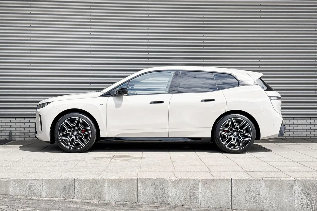 BMW iX xDrive M70 112 kWh