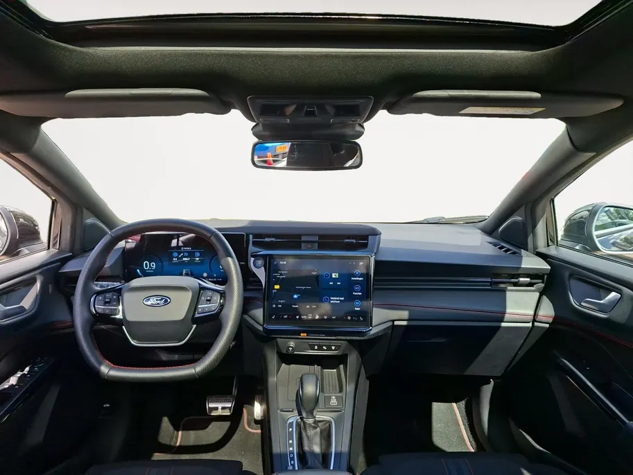 Ford Puma ST-Line | Stoel- stuur en voorruitverwarming | Trekhaak | Kantel / schuifdak | Adaptieve led koplampen | All weather banden