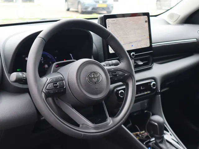 Toyota Yaris 1.5 Hybrid 115 Dynamic | V+A Parkeersensoren | Stoel & Stuur Ver