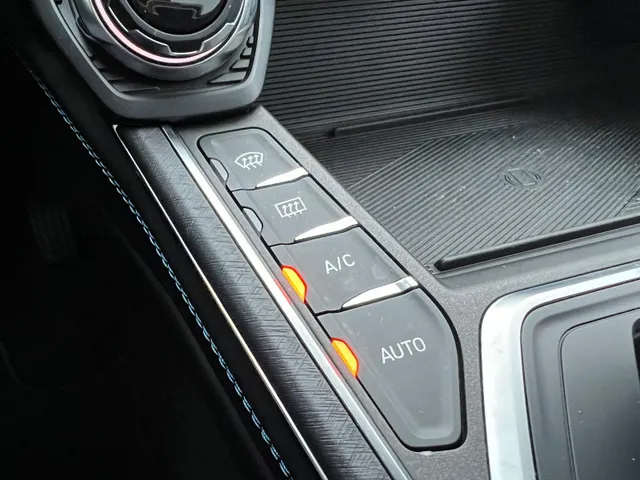 Lynk & Co 01 1.5 AUTOMAAT | 360 CAMERA | PANORAMA DAK | EL A. KLEP | ADAPTIVE CRUISE | ZWARTE HEMEL | ROLHOES |