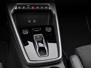 Audi A3 Sportback 45 TFSIe 272pk S-tronic S edition Competition · Camera · Sonos Audio · Elektrische stoelverstelling · Keyless  · Stoelverwarming · Afneembare Trekhaak · Fabrieksgarantie tot 03-04-2030 of 100.000km