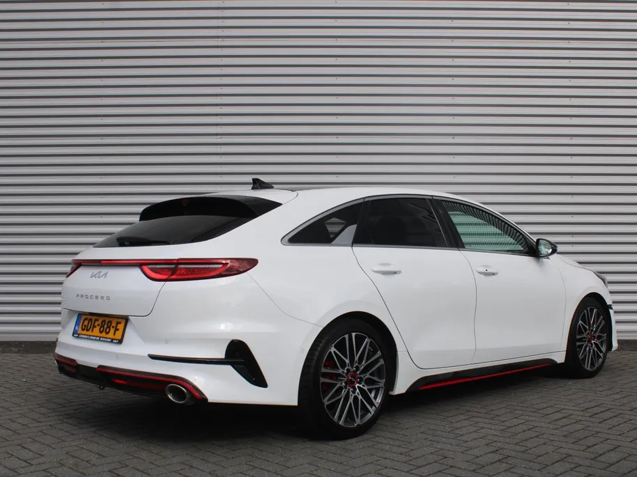 Kia ProCeed 1.6 T-GDI GT | 204PK! | Stuur-/stoelverwarming | Schuifdak | Camera | Stoelgeheugen | LED | Dodehoek detectie | Zeer nette auto | 1e eigenaar |