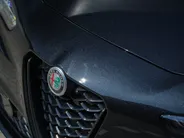 Alfa Romeo Giulia 2.0 Turbo 280 PK Competizione Q4 AWD | Harman | Veloce | 19'
