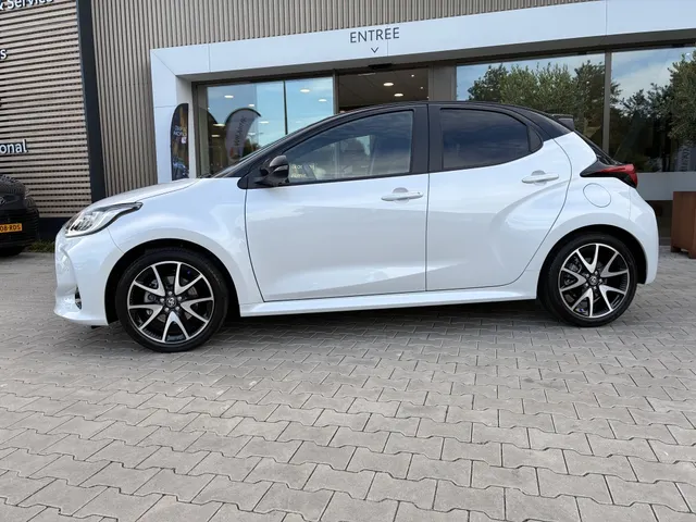 Toyota Yaris 1.5 Hybride Executive | Bi-Tone | Pdc (12367km)