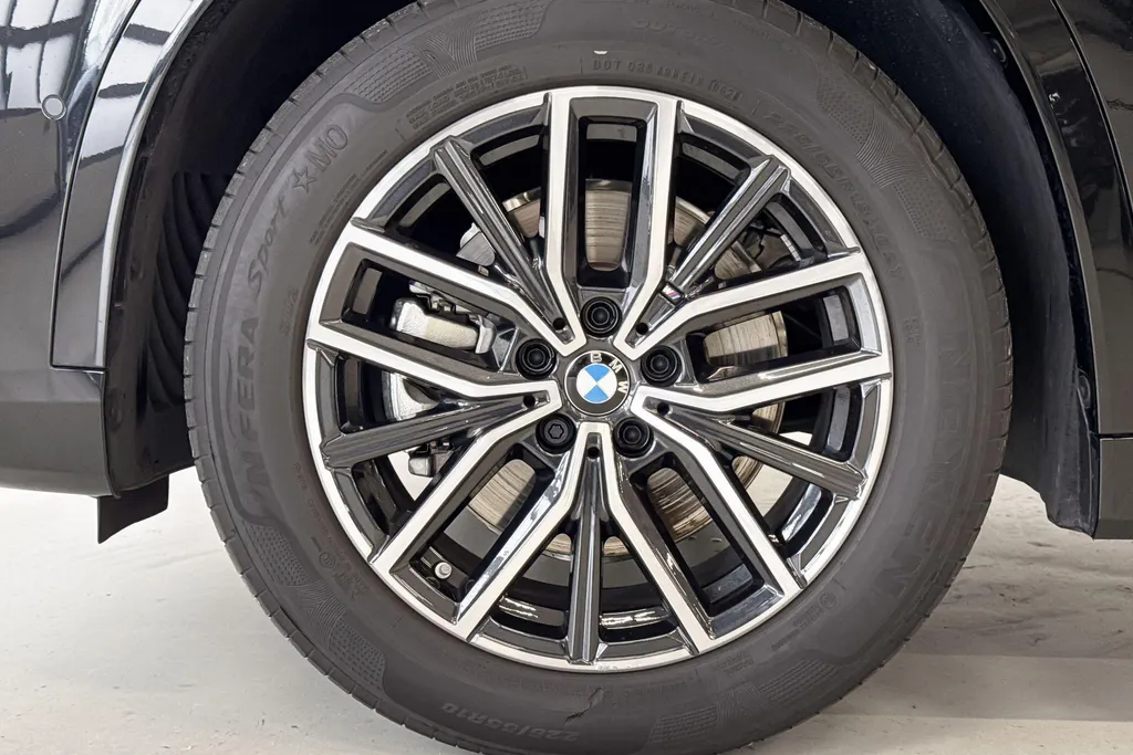 BMW iX1 xDrive30 67 kWh