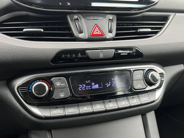 Hyundai i30 Wagon 1.4 T-GDI Premium | Apple Carplay & Android Auto | Climate Control | Lichtmetalen Velgen | Cruise Control