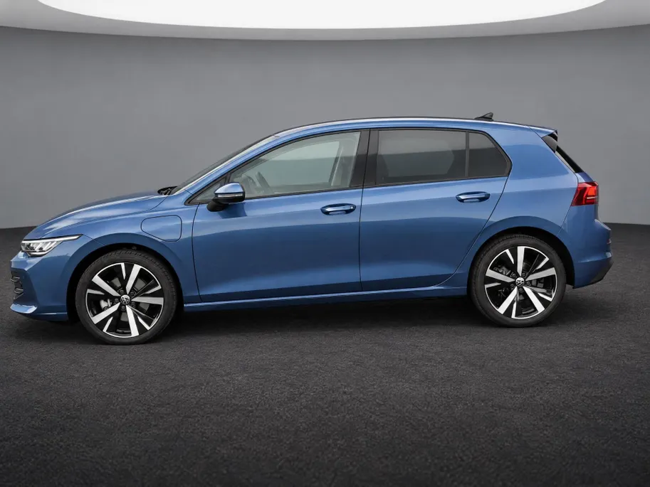 Volkswagen Golf 1.5 eHybrid 204pk DSG Life Edition · Camera · Keyless · Apple/Android Car Play · Stoelverwarming · Apple/Android Car Play · Garantie t/m 17-05-2030 of 100.000km