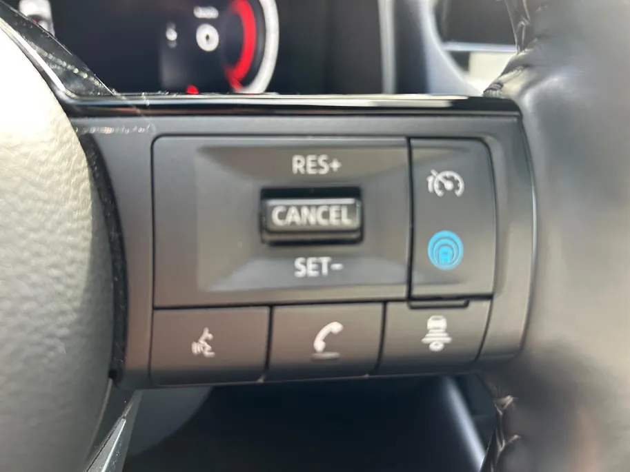 Nissan QASHQAI 1.3 MHEV Tekna Apple Carplay/Android Auto , navigatiesysteem full map , elektrisch bedienbare achterklep met sensorsturing, panoramadak , cruise control adaptief , lichtmetalen velgen 19'