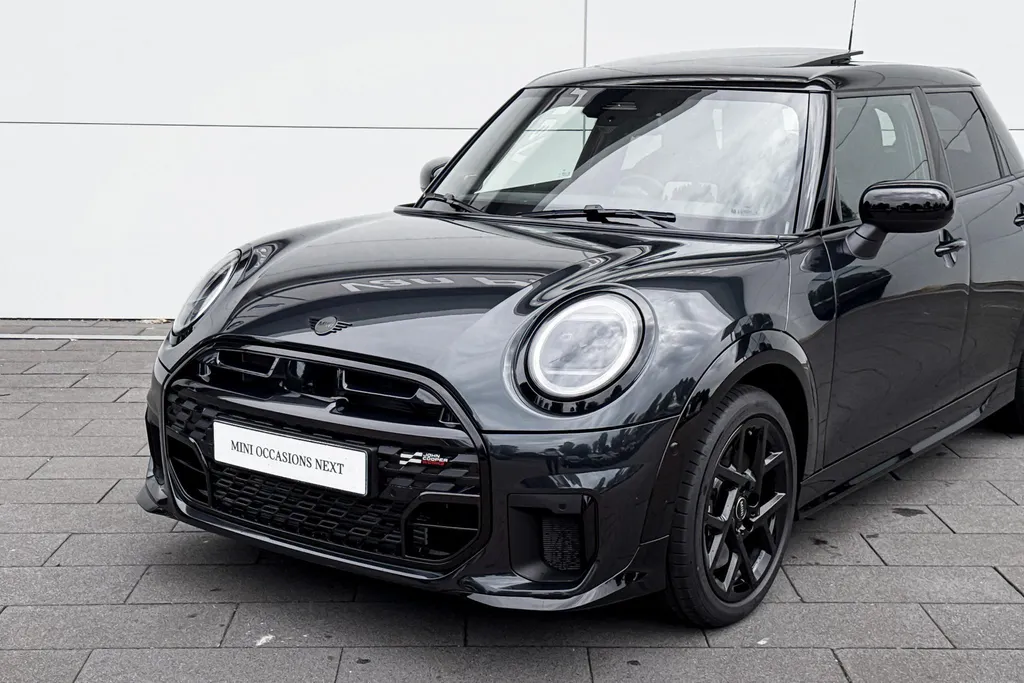 MINI Cooper 5-deurs 1.5 Cooper C John Cooper Works XL