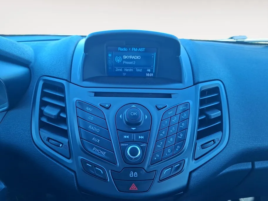 Ford Fiesta 1.0 Style | D-Riem al vervangen | Navigatie | Lichtmetalen velgen  Bluetooth | Airco | Start/stop | Nieuwe APK | 12maanden BOVAG Garantie |