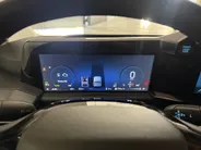 Ford Transit Custom 320 2.5 PHEV L2H1 Sport DC met o.a. uniek sport interieur, 19 inch lichtmetalen velgen, een trekhaak, een achteruitrijcamera en verwarmbare voorstoelen en stuurwiel