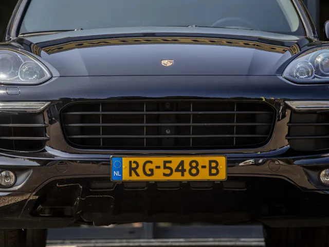 Porsche Cayenne 3.0 S E-Hybrid Platinum Edition NL Auto!