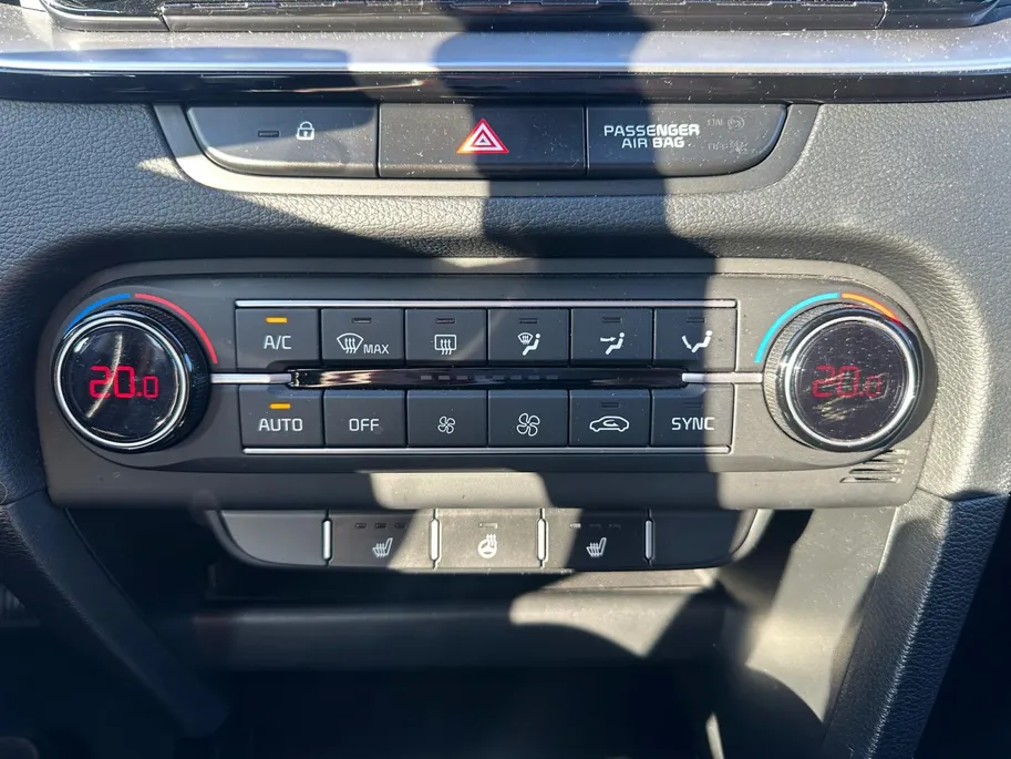 Kia XCeed 1.5 T-GDI MHEV DynamicPlusLine Automaat | 1e Eigenaar | Dealer Onderhouden | Camera | Stoel- & Stuurverwarming | Trekhaak | 2-Zone Climate Control | Navigatie | Fabrieksgarantie t/m 2-4-2028 +3x 1 jaar* | NAP