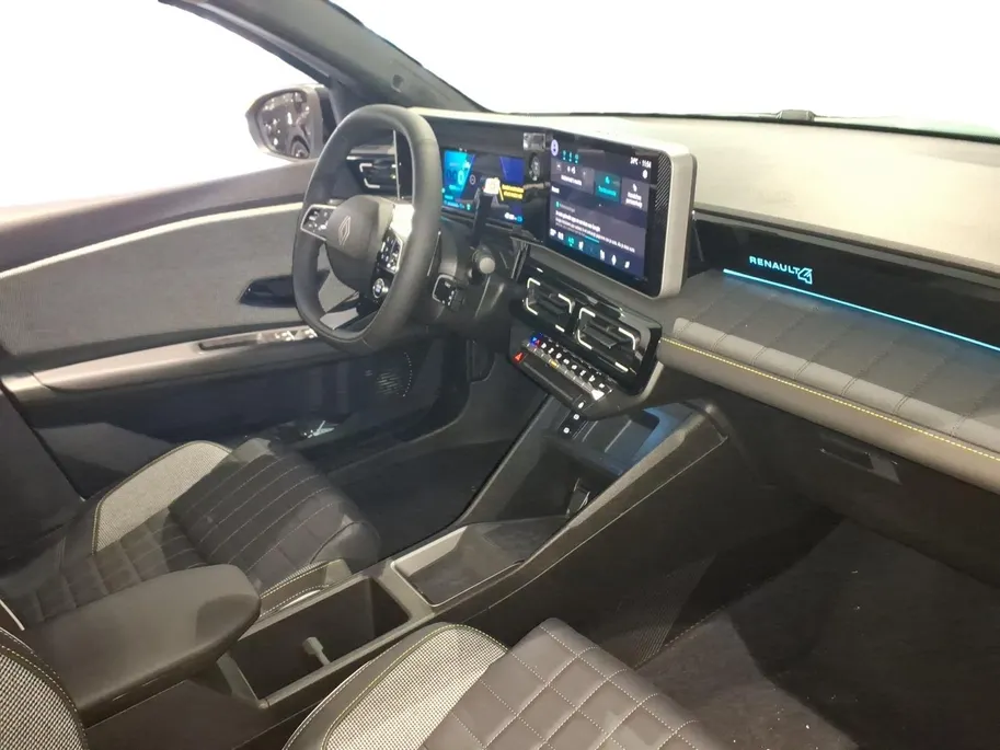 Renault 4 comfort range iconic 52 kWh | Direct leverbaar €1.800,- korting | Gratis 5 Jaar Garantie | LMV | Carplay | Adapter V2L | Elektrische achterklep |