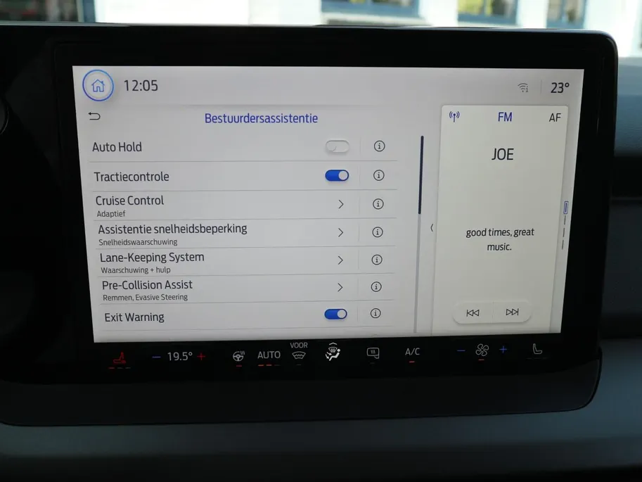 Ford E-Transit Courier Limited 44 kWh | TREKHAAK | NAVI | WINTERPACK |