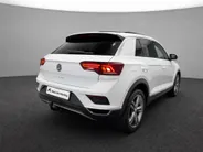 Volkswagen T-Roc 1.5 TSI 150pk DSG Sport · Camera · Trekhaak · Navigatie · Stoelverwarming · 18'' Inch ·