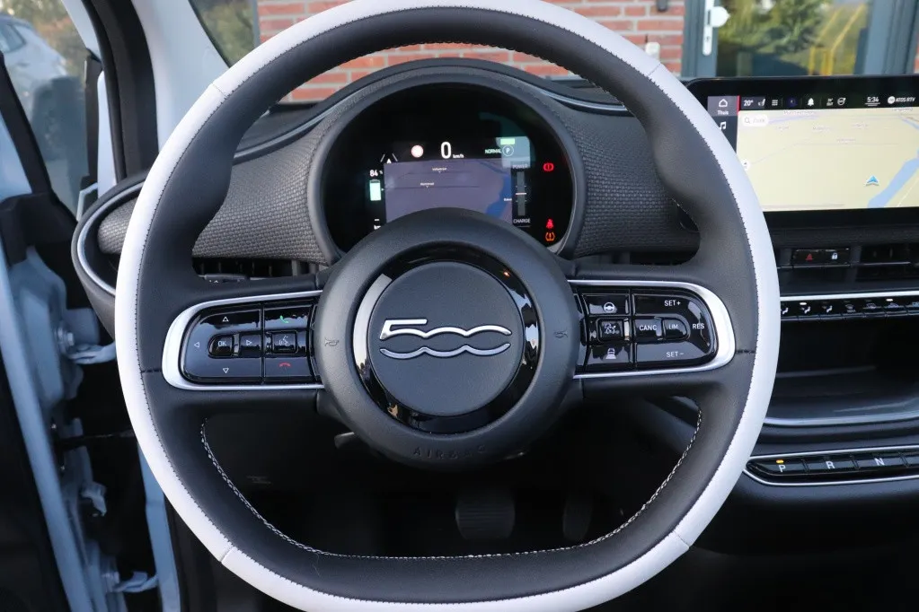Fiat 500e La Prima by Bocelli 42 kWh | JBL | Winter | Pano | 17′