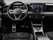 Volkswagen Tiguan 1.5 eHybrid 272pk DSG R-Line Business · Trekhaak · Panoramadak · Dodehoeksensoren · Apple/Android Car Play · Camera · Garantie t/m 23-08-2028 of 100.000km