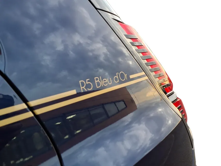 Renault 5 urban range iconic cinq 40 kWh | Bleu d'Or 3/25 | Pack Winter | Carplay | Gouden Velgen | Unieke Uitvoering |