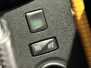 Renault Captur 90PK TCe Intens | Trekhaak | Navi | Climate Control | Bluetooth | Camera | Parkeersensoren | Cruise Control | Armsteun | Licht & Regen Sensor | Blind Spot |