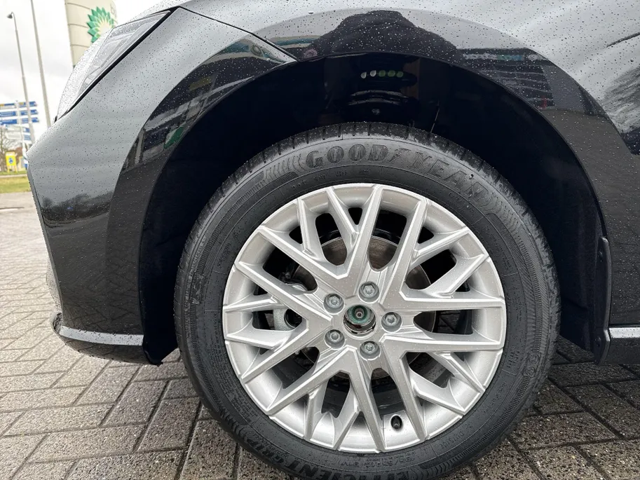SEAT Ibiza 1.0 EcoTSI FR Business Connect handgeschakeld | navigatiepakket | metallic Lak | 3000,- inruilvoordeel!!